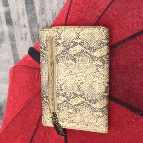 Hobo ladies snakeskin leather tri-fold wallet - Picture 2 of 10